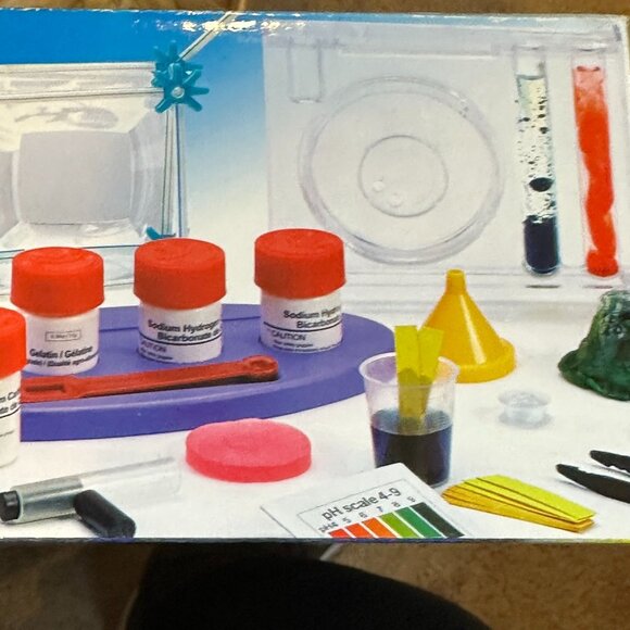 Edu-Science Lab Intro Chemistry STEM Kit Toys R Us READ Sealed 90+ Experiments - Picture 12 of 15